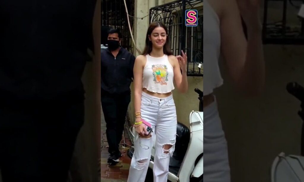 Ananya Pandey Looks Pretty In Ripped Jeans, White Crop Top | Bollywood Arena | Entertainment | N18S