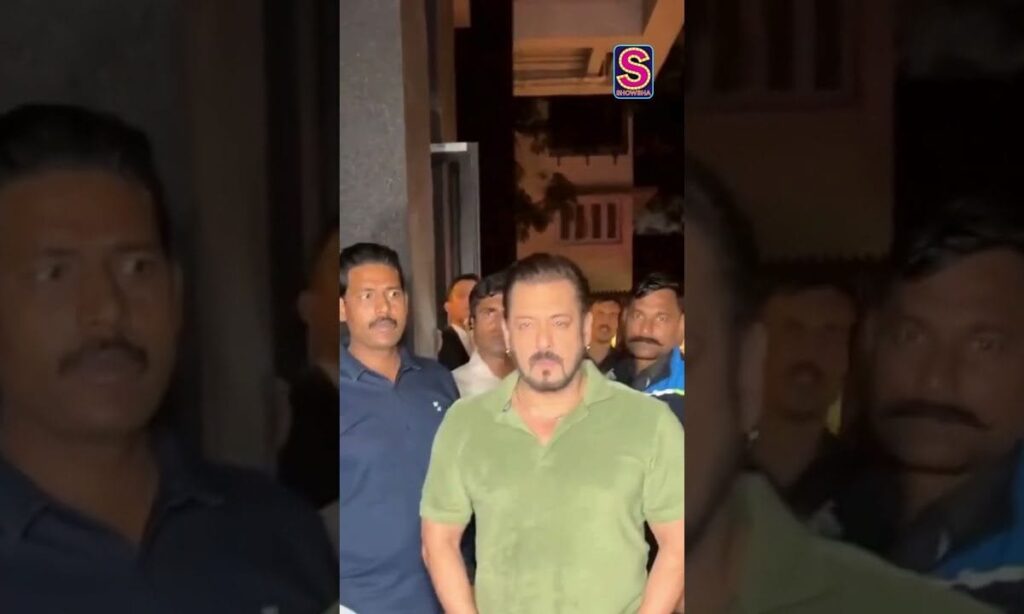 Salman Khan Out In The City! Can You Guess What’s Cooking? | Bollywood | Fashion | N18S | #viral