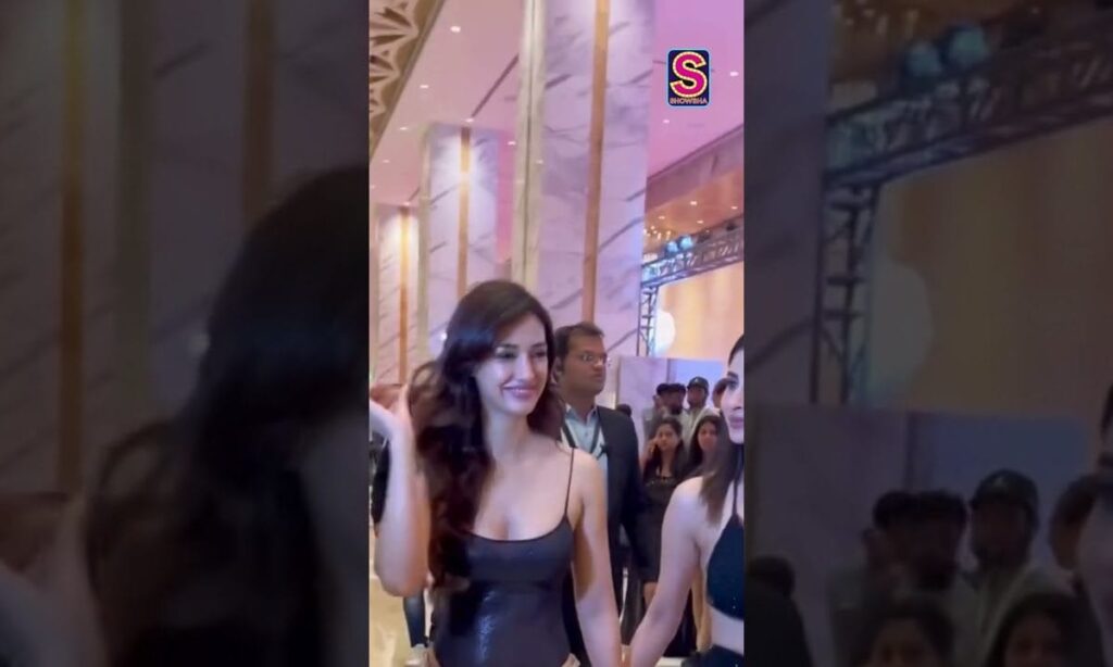 Holding Hands & Turning Heads, Best Friends Disha Patani & Mouni Roy Make Onlookers Swoon | N18S