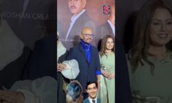 Paps Asked, ‘Jaadu Kaha Hai?’ And Hrithik & Rekha’s Reaction Was Pure Gold! | News18 Shorts | N18S