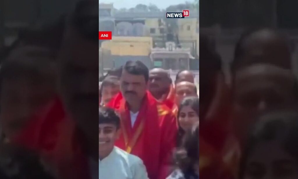 Andhra Pradesh: Maharashtra CM Devendra Fadnavis offered prayers at Venkateswara Temple, Tirumala