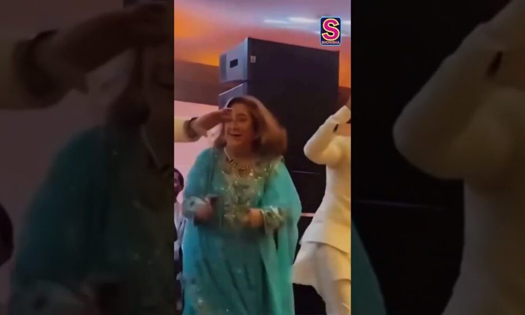 Kapoor Version Of ‘Kajrare’, Ranbir Kapoor, Rima Jain And Aadar Jain Dance It Off | N18S #shorts