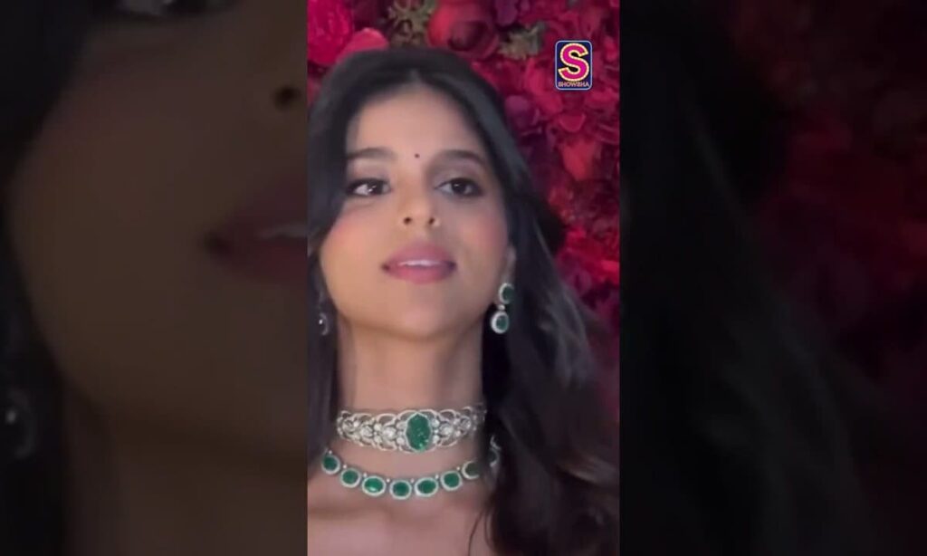 Suhana Khan Stuns In White Lehenga, Pairs With Green Emeralds, Poses For Paps! | Bollywood | N18S