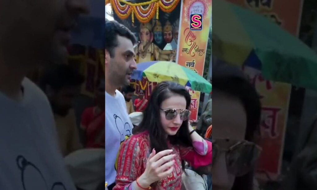 Ameesha Patel Mobbed By Fans As She Attends A Mahashivratri Event In Mumbai | Bollywood | N18S