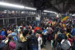 Unable To Board, Passengers Vandalise 2 Coaches Of Special Maha Kumbh Train In UP