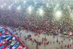 More And More Sikh Followers Are Taking Holy Dips At Mahakumbh. Here’s Why