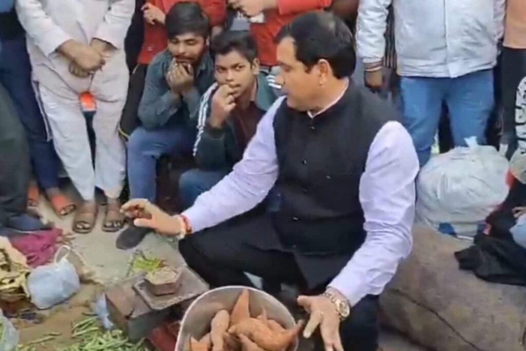 BJP MLA Sells Vegetables On Roadside In Protest Against Weekly Market Shutdown | Video