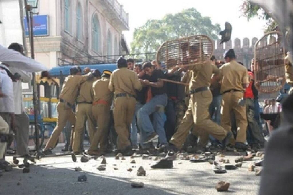 Karnataka Cop Stages Protest With Father’s Body, Accuses SI of Custodial Harassment