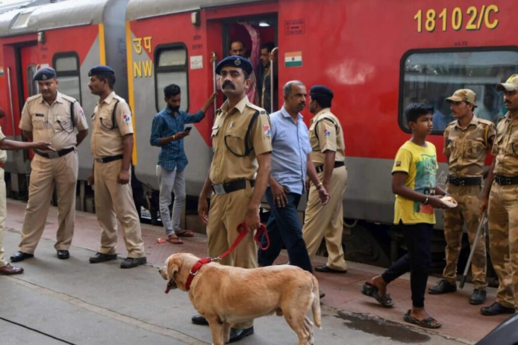 Two Mumbai-Bound Express Trains Receive Bomb Threats, Searches Underway In Uttar Pradesh