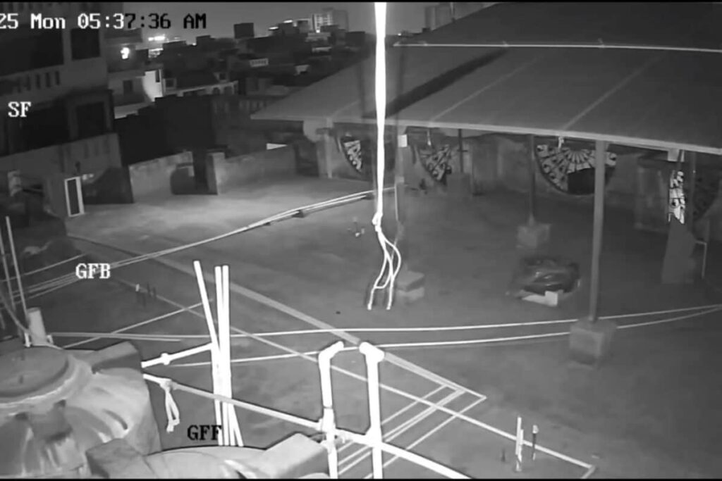 Caught On Camera: Moments When A 4.0 Magnitude Earthquake Hit Delhi-NCR Region