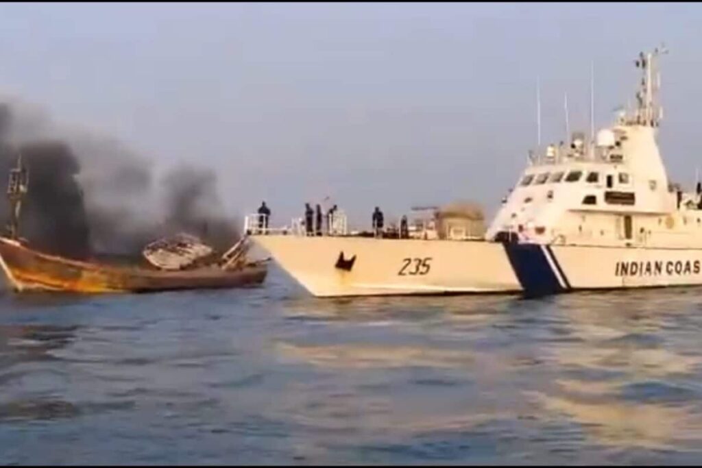 18 Fishermen Escape By A Whisker After Boat Catches Fire Off Raigad Coast | WATCH