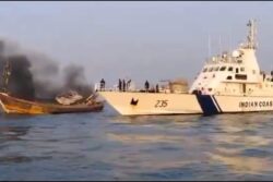18 Fishermen Escape By A Whisker After Boat Catches Fire Off Raigad Coast | WATCH