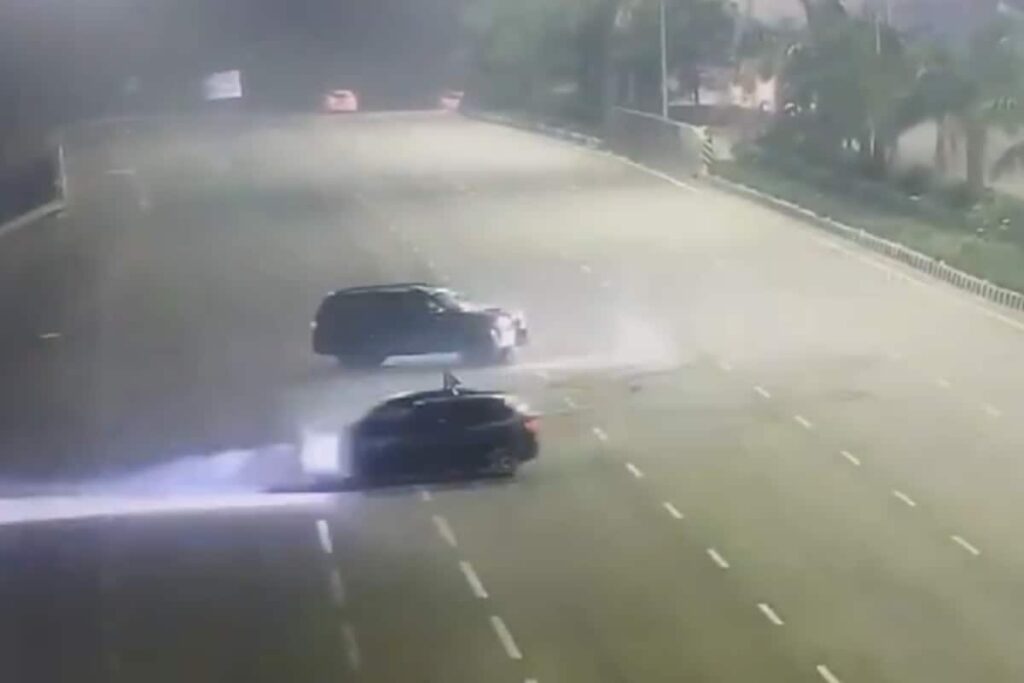 Students In Fortuner & BMW Perform Stunts On Hyderabad Road | Viral Video
