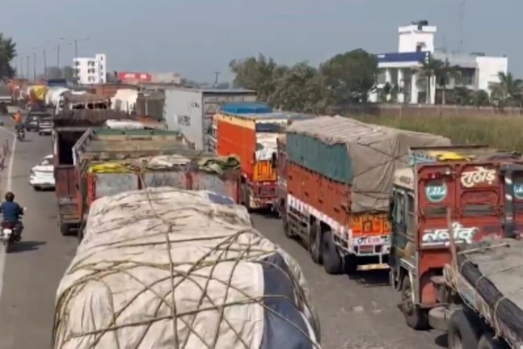 Maha Kumbh 2025: Pilgrims Face 10 Km-Long Traffic Jam In Bihar | Watch