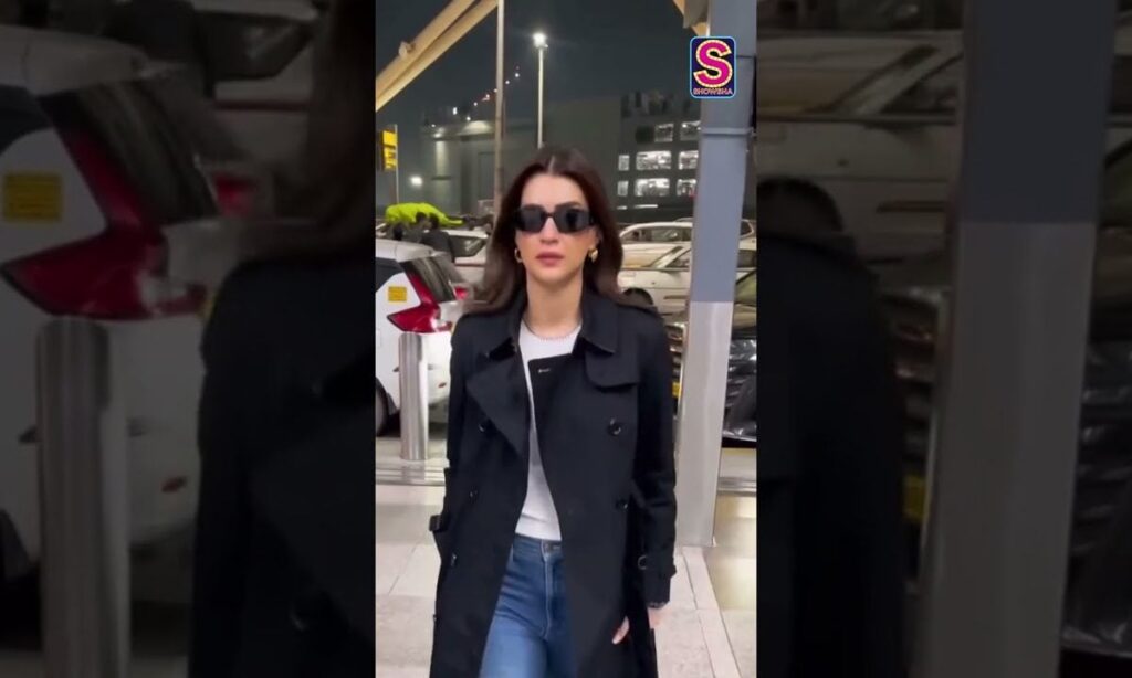 Slay Mode On! Kriti Sanon Glows In Black And White Outfit At The Airport | Kriti Sanon | N18S