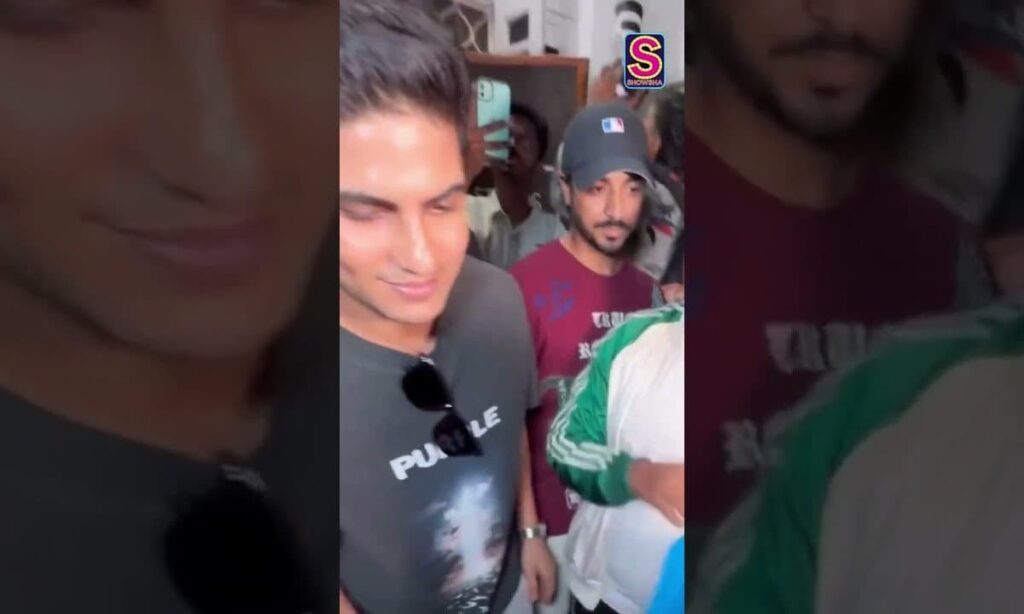 Indian Cricketer Shubman Gill Gives Autographs To Fans While He Gets Papped In Town | N18S