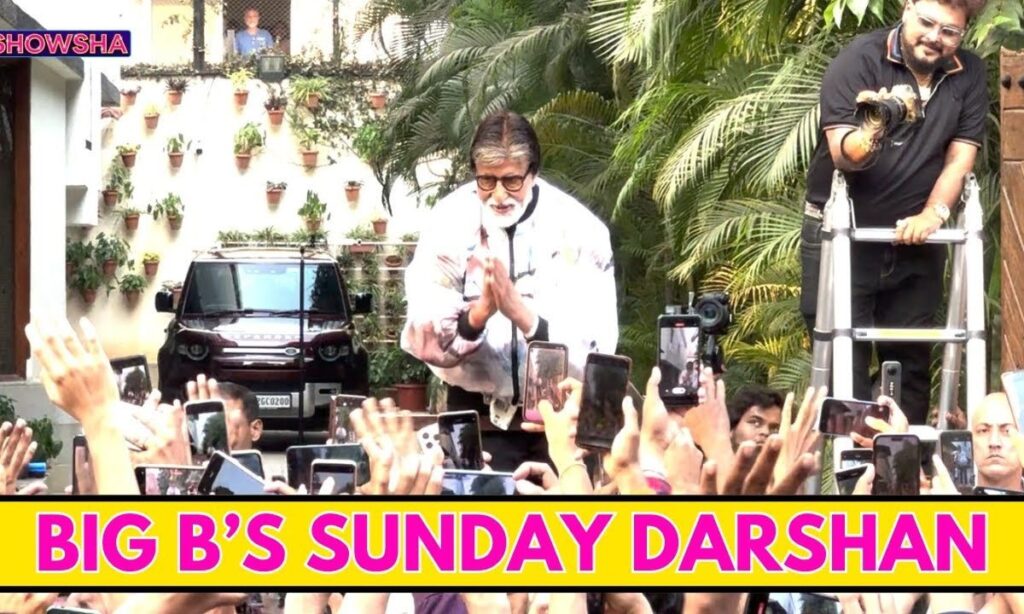 Fans Go Wild As Bollywood Megastar Amitabh Bachchan Comes Out To Greet Them | WATCH