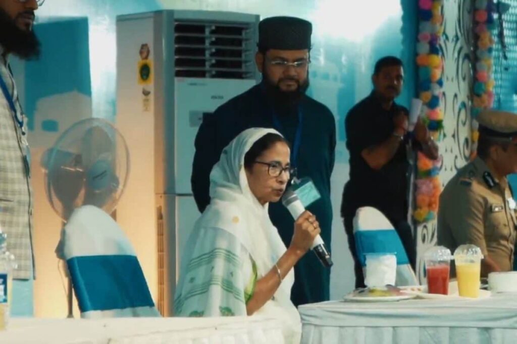 'Why No Questions Asked When I Wished On Holi': Mamata Slams Critics Over Furfura Sharif Visit Criticism