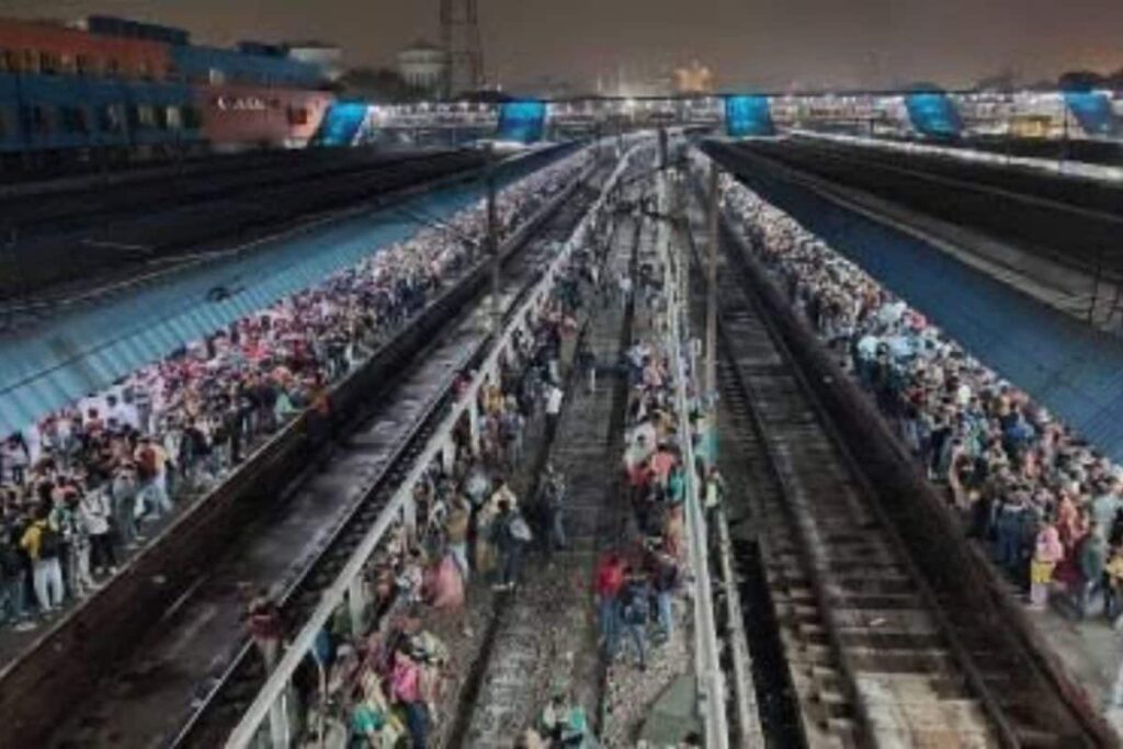 Permanent Outside Waiting Areas, Wider FOBs: Railways Announces Crowd Control Measures At 60 Major Stations