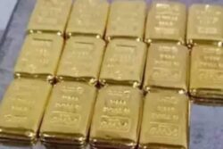 Mumbai Customs Seize 10 kg Gold Worth Rs 8.47 Crore, Arrest 5 Including Airport Staff