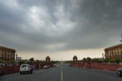 Delhi Witnesses Cloudy Sky, Thunderstorms, Light Rain Likely Today