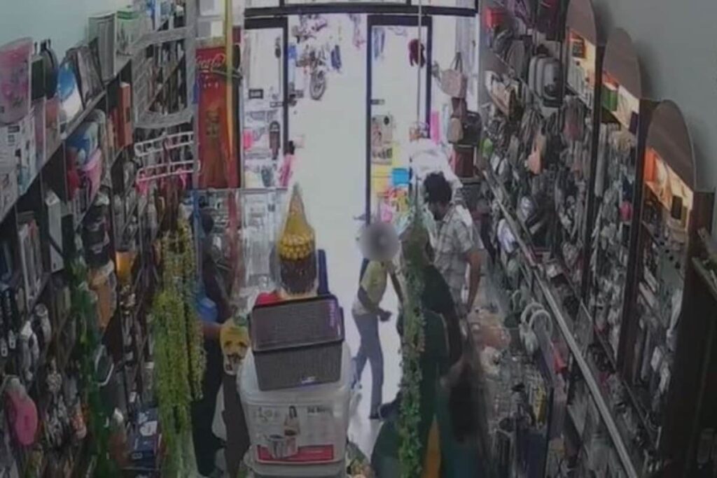 Minor Girl Attacks Hapur Shopkeeper With Blade After He Refused To Accept Purchased Items