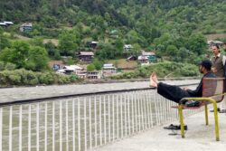 Tourists Flee Scenic Pakistani Valley Amid 'Risk Of War' With India Over Pahalgam Attack