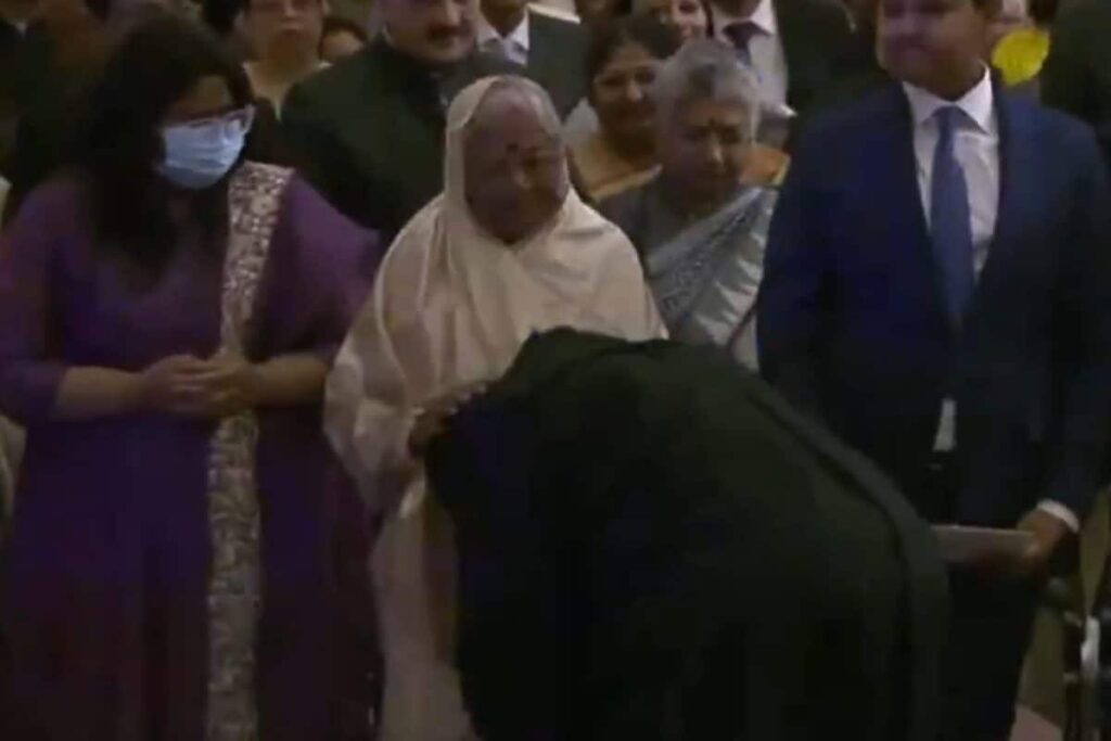 Justice BR Gavai Takes Oath As 52nd Chief Justice Of India, Touches His Mother's Feet | Watch