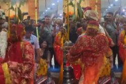 MP Hospital Turns Wedding Venue As Groom Carries Ailing Bride In Arms For ‘Saat Phere’ | Watch