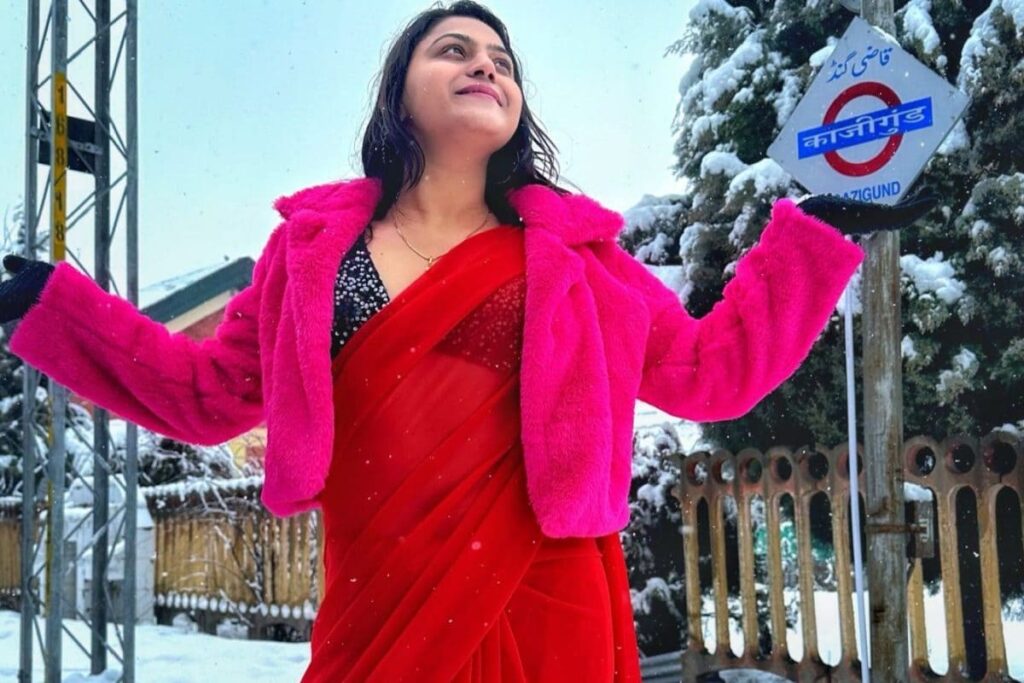 The Selfie That Sparked A Spy Hunt: What Do You See Behind Jyoti Malhotra In This Photo?