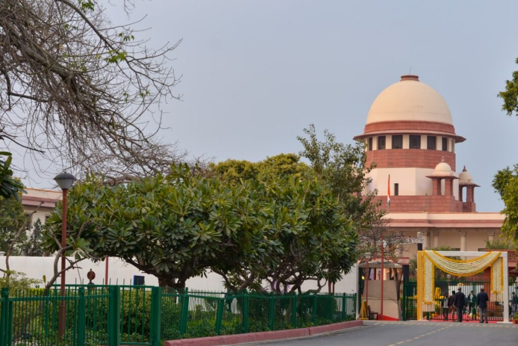 Supreme Court Allows Delhi's BJP Govt To Withdraw 7 AAP-Era Cases Against L-G, Centre