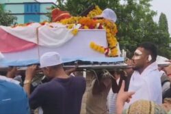 Ahmedabad Plane Crash Survivor Carries Brother's Remains At Funeral, Emotional Video Surfaces