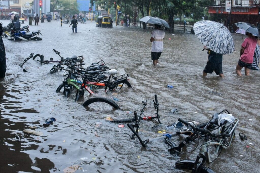 Heavy Rains Flood Surat, Over 100 mm Rainfall Paralyses Low-Lying Areas