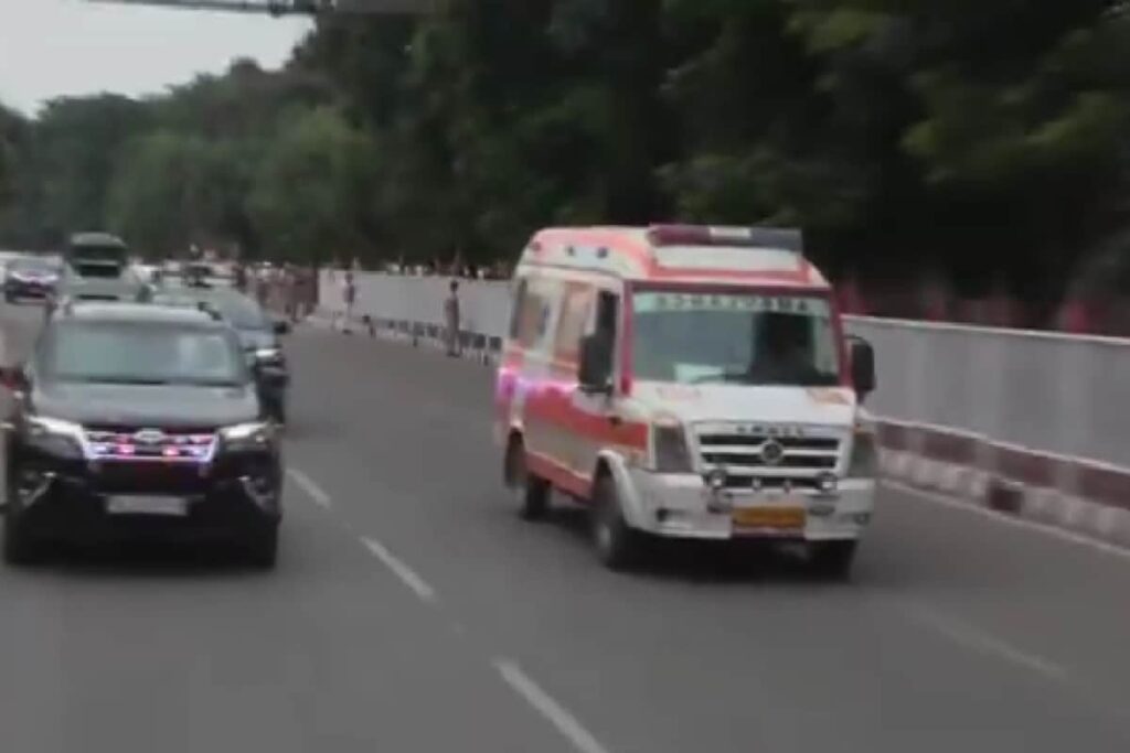 PM Modi’s Convoy Gives Way To Ambulance During Roadshow In Bhubaneswar | Watch