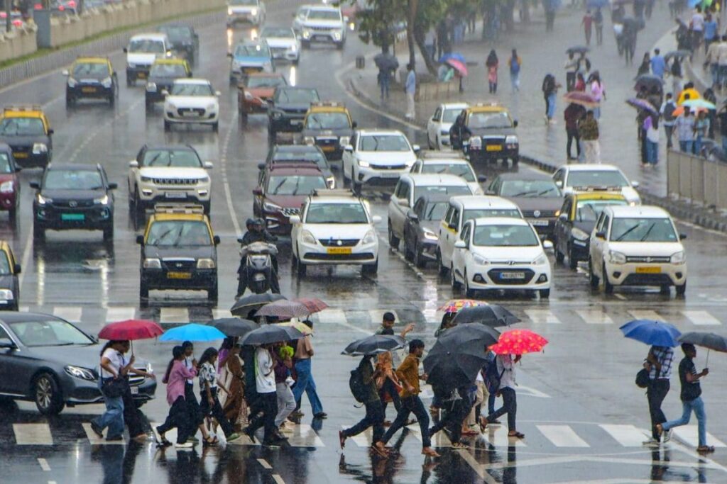 Mumbai Faces Waterlogging After Rainfall, IMD Predicts Heavy Rain Today; Yellow Alert Issued