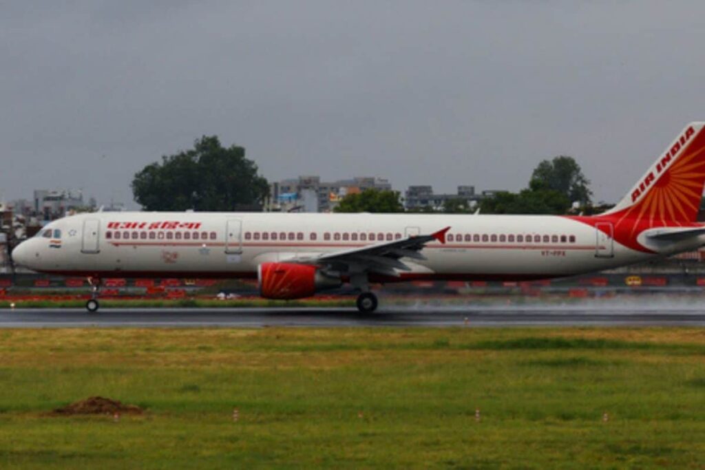 'Keep My Bag Or I'll Crash The Plane': Doctor Threatens Air India Flight Crew, Deboarded