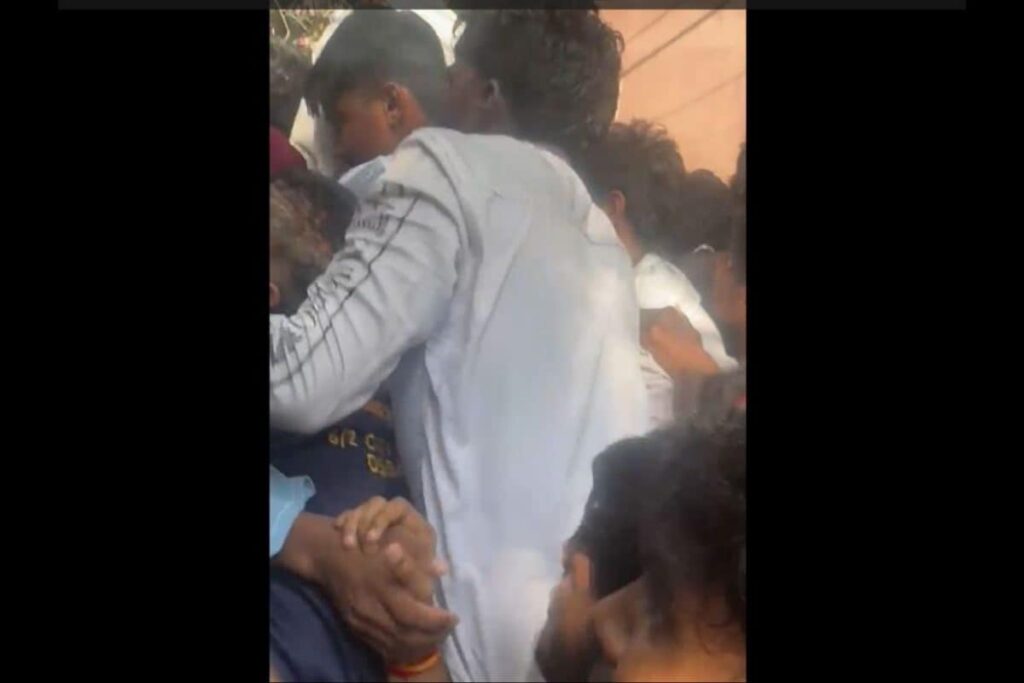 Panicked Fans Jostling For Air: Bengaluru Stampede Video Shows How Chaos Unfolded | Watch
