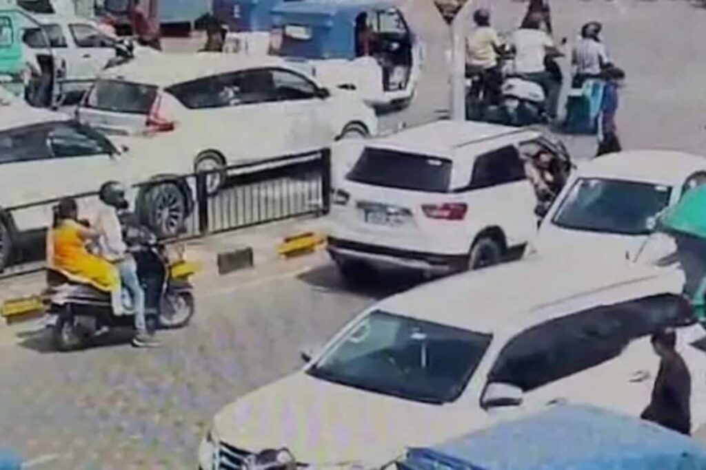 Lucknow Road Rage: Cop Driving on Wrong Side Abuses, Slaps Army Officer In Front Of Wife | Video