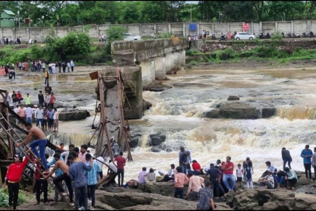 2 Dead After Bridge Over Pune's Indrayani River Collapses, Several Tourists Swept Away | Video