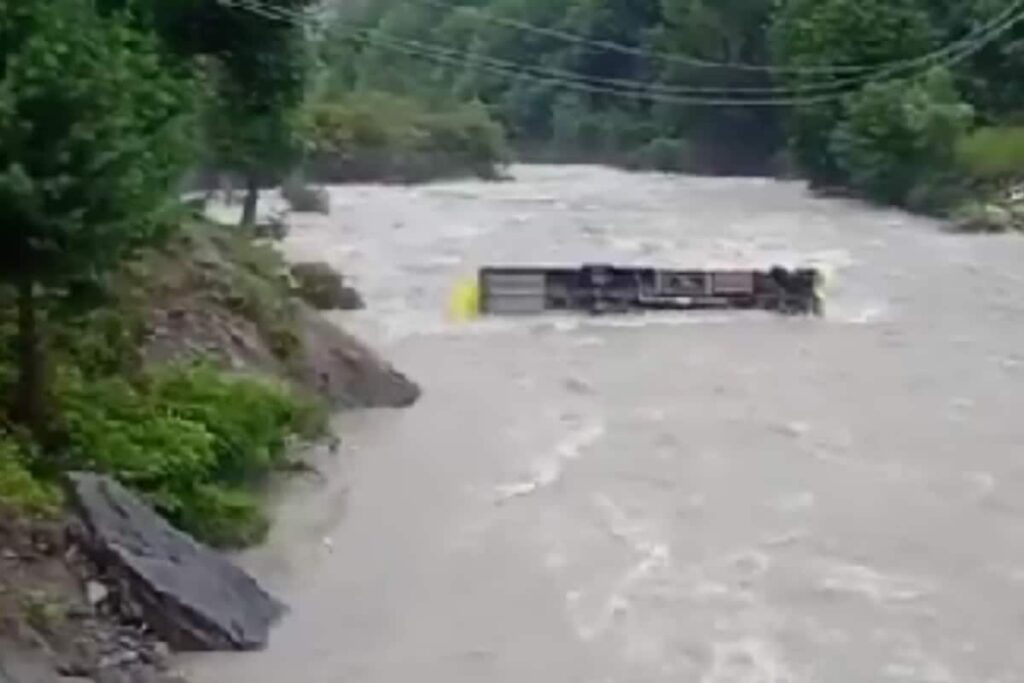 Bus Carrying ITBP Personnel Falls Into Sindh River In J&K's Ganderbal