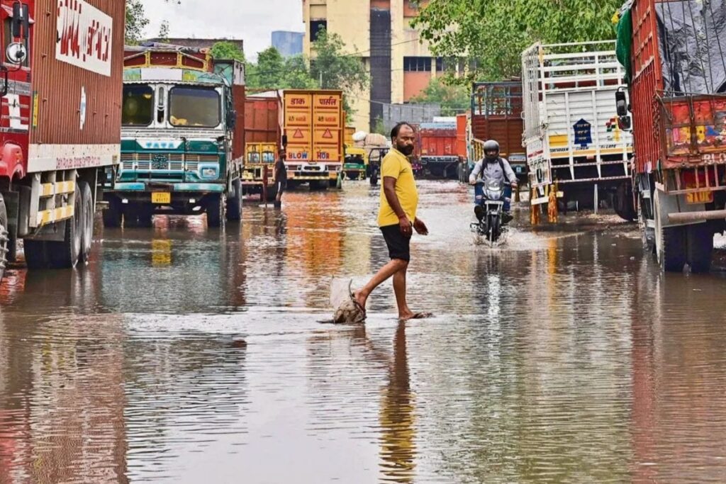 Maharashtra Truckers To Go On Strike From Midnight Against 'Unjust' Collection Of Fines