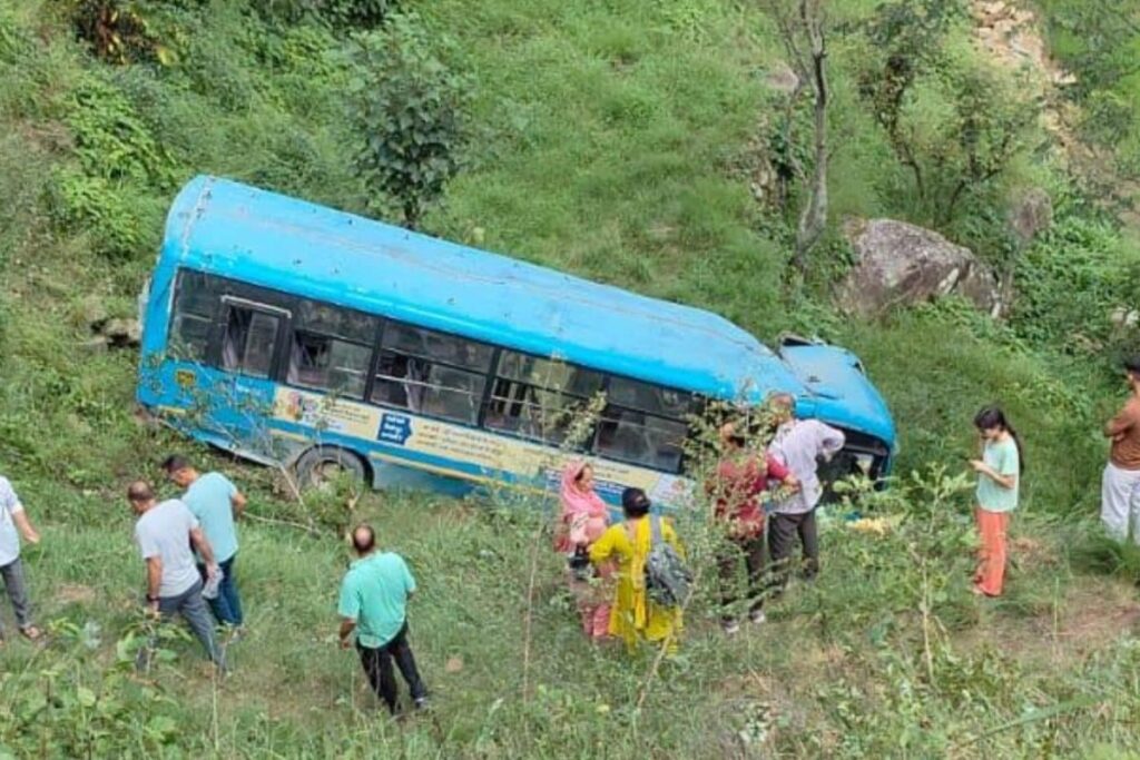 5 Dead, Over 20 Injured As Bus Falls Into Gorge In Himachal's Mandi