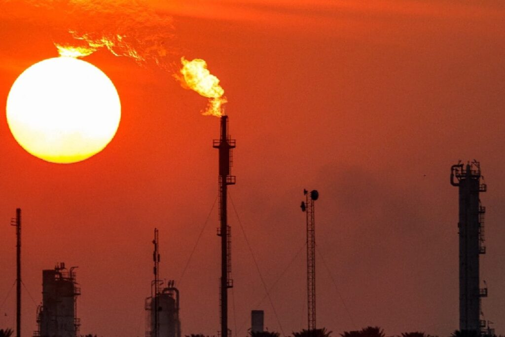 More Trouble For Indian Refined Oil In International Market As EU Targets Rosneft-Linked Refinery