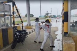 MNS Workers Vandalise Toll Plaza In Washim Over Alleged Poor Facilities, Incomplete Road | Videos
