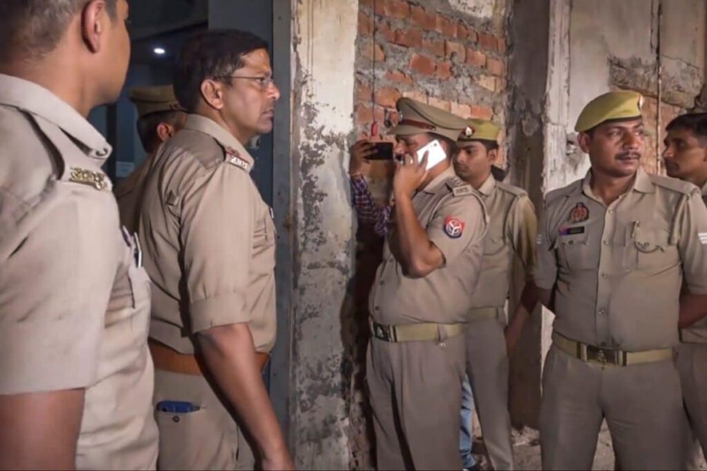 'I Killed Her': MP Man Strangles Partner, Her Daughter; Scribbles Message On Wall With Lipstick