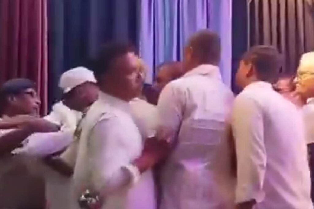 Politicians Brawl On Stage Ahead Of Tejashwi Yadav's Arrival At Patna Event | Watch