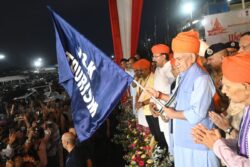 Amarnath Yatra 2025: J-K LG Manoj Sinha Flags Off First Batch Of Pilgrims From Jammu