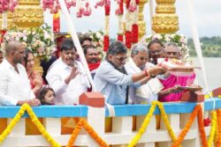 Karnataka CM Siddaramaiah, Dy CM Shivakumar Offer Ritual To Kabini In Show Of Unity | Watch