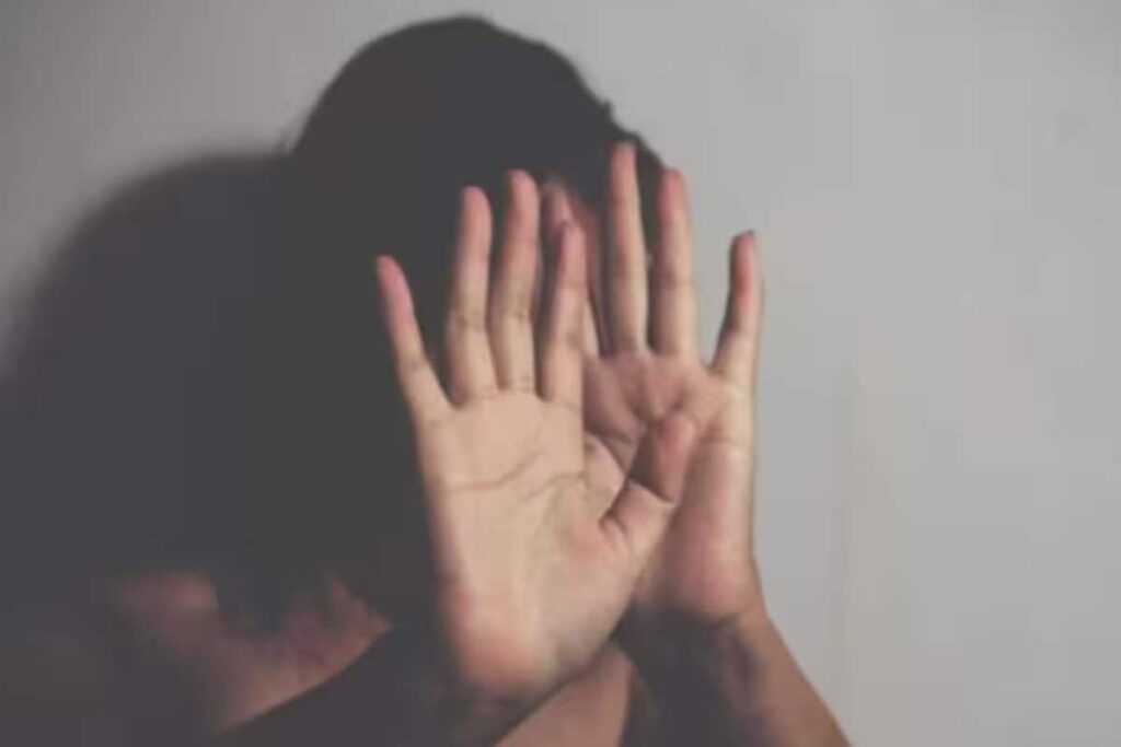 Delhi Girl Attempts Suicide By Drinking Acid, Accuses Lover Of 'Sexual Assault'