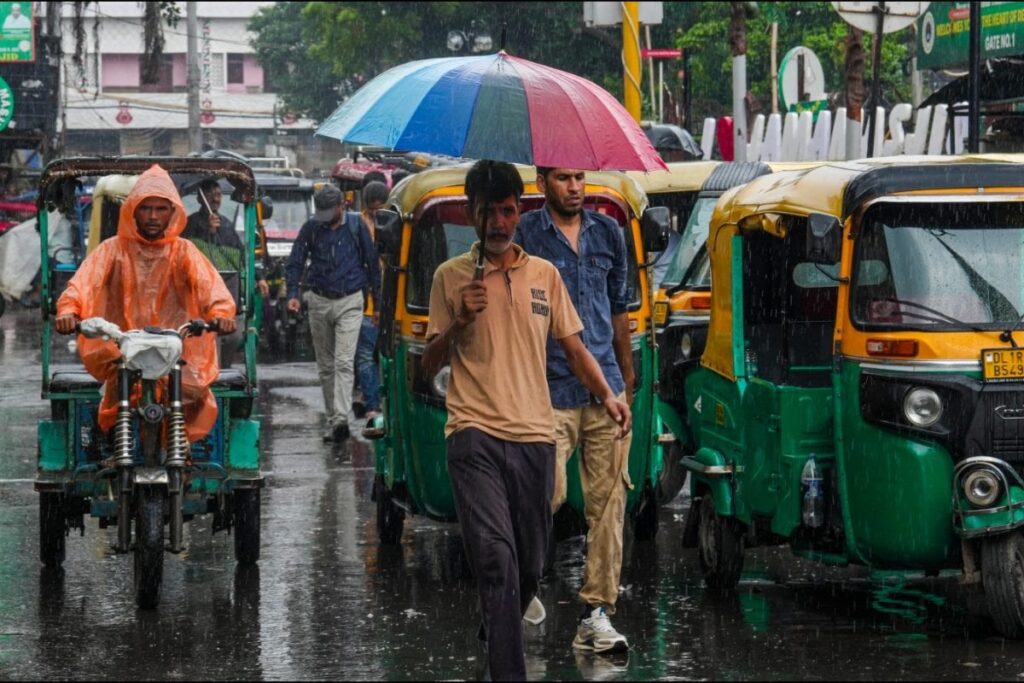 Heavy Rains To Lash Delhi-NCR; Airlines Issue Travel Advisory | Check Details